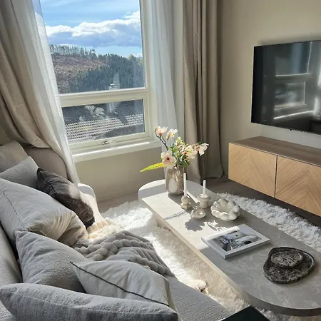 Newly Renovated Designer Home, Peaceful & Luxurious Leilighet *
