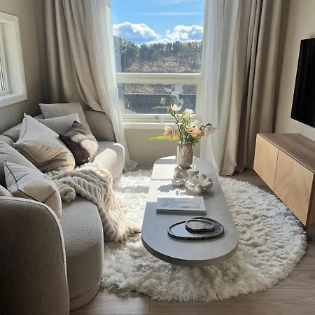 Leilighet Newly Renovated Designer Home, Peaceful & Luxurious
