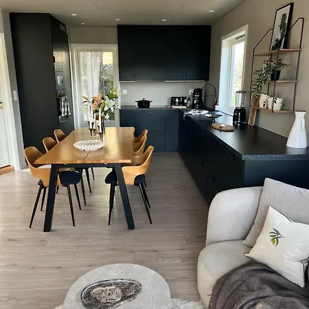Newly Renovated Designer Home, Peaceful & Luxurious *