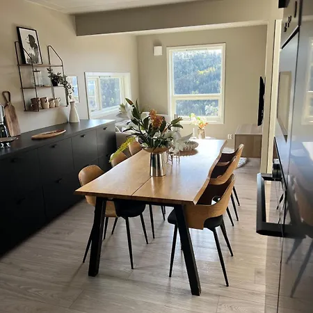 Leilighet Newly Renovated Designer Home, Peaceful & Luxurious Lunden