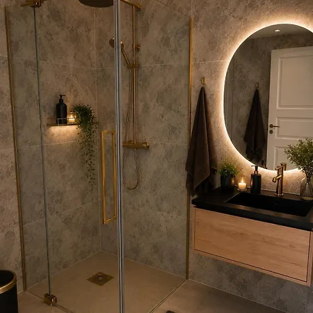 Newly Renovated Designer Home, Peaceful & Luxurious Leilighet *