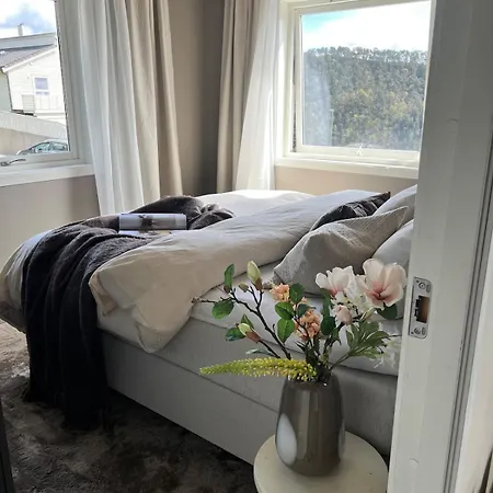 Newly Renovated Designer Home, Peaceful & Luxurious Leilighet Lunden