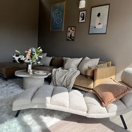 Leilighet Newly Renovated Designer Home, Peaceful & Luxurious Lunden