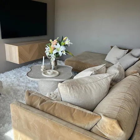 Leilighet Newly Renovated Designer Home, Peaceful & Luxurious *