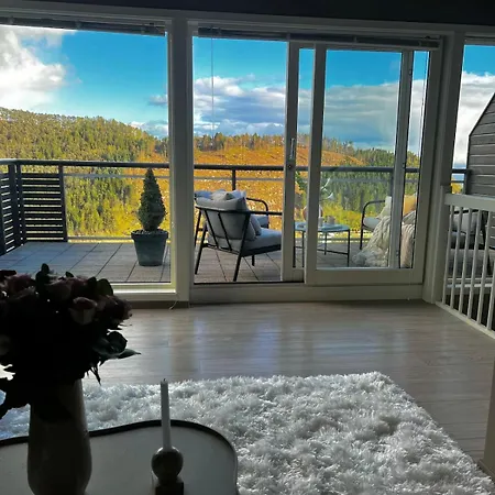 Leilighet Newly Renovated Designer Home, Peaceful & Luxurious