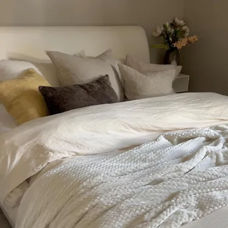 Newly Renovated Designer Home, Peaceful & Luxurious *